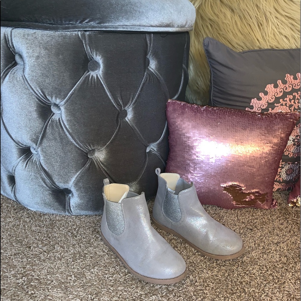Little girl Gymboree silver boot